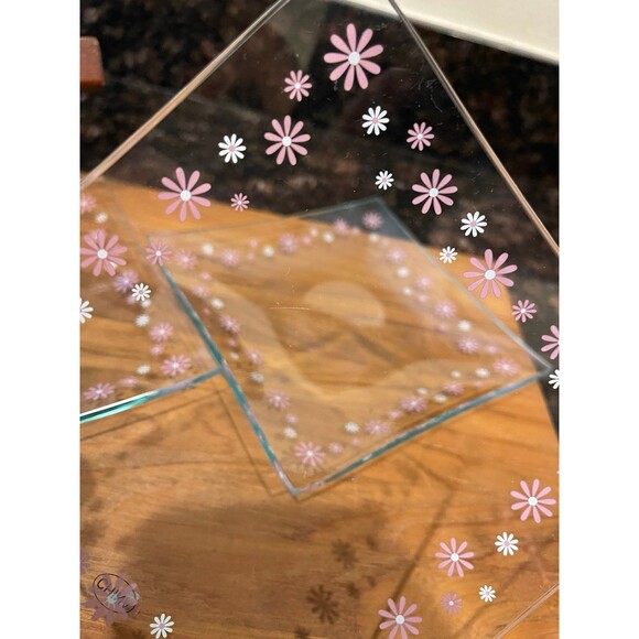 The Pampered Chef Set of 4 Square Glass Daisy Dessert Plates - Picture 5 of 9